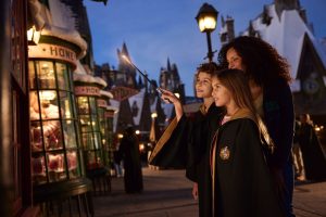 Featured image for “Universal Orlando Resort Invites Guests To Unlock More Magic In The Wizarding World Of Harry Potter This March With An All-New, Next Generation Collection Of Interactive Wands And Enhanced Wand Magic Experiences”